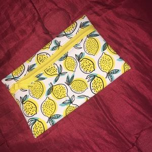 I am selling a hand bag